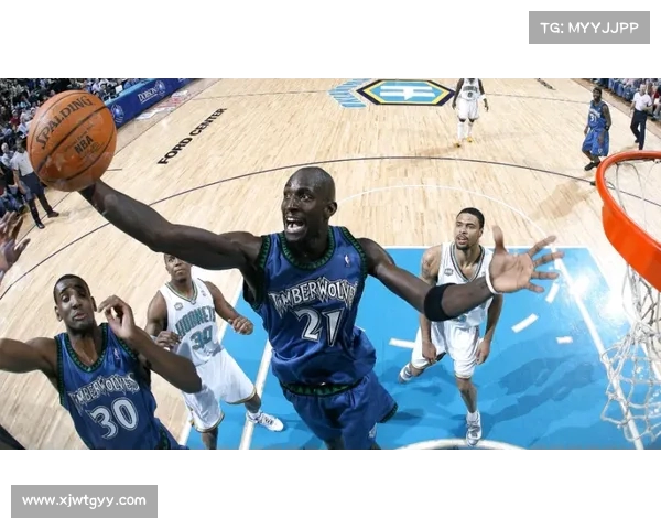 《激情与速度的交织 NBA赛场上的篮球艺术与动感绘画》 《激情与速度的交织 NBA赛场上的篮球艺术与动感绘画》